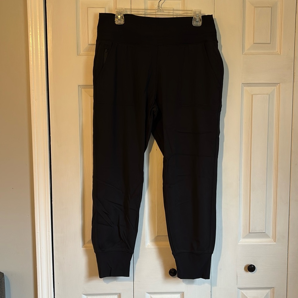 Athleta Venice Joggers
LIKE NEW!